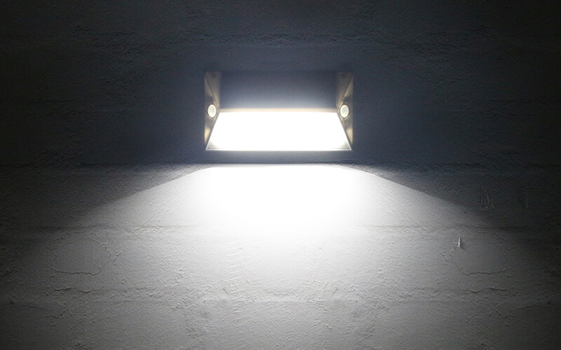 太阳能人体感应防水壁灯