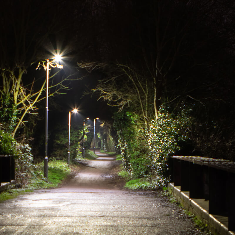 压铸铝挑臂30w40w50w太阳能路灯