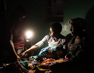 与柬埔寨农村的一所学校合作