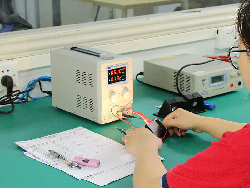 严格的质量控制：确保太阳能灯具可靠安全