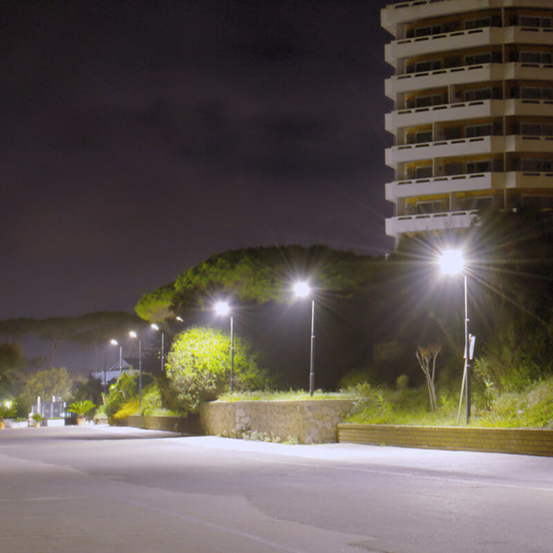 压铸铝挑臂30w40w50w太阳能路灯