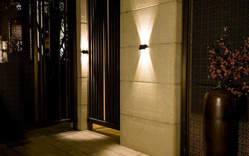 太阳能上下发光壁灯